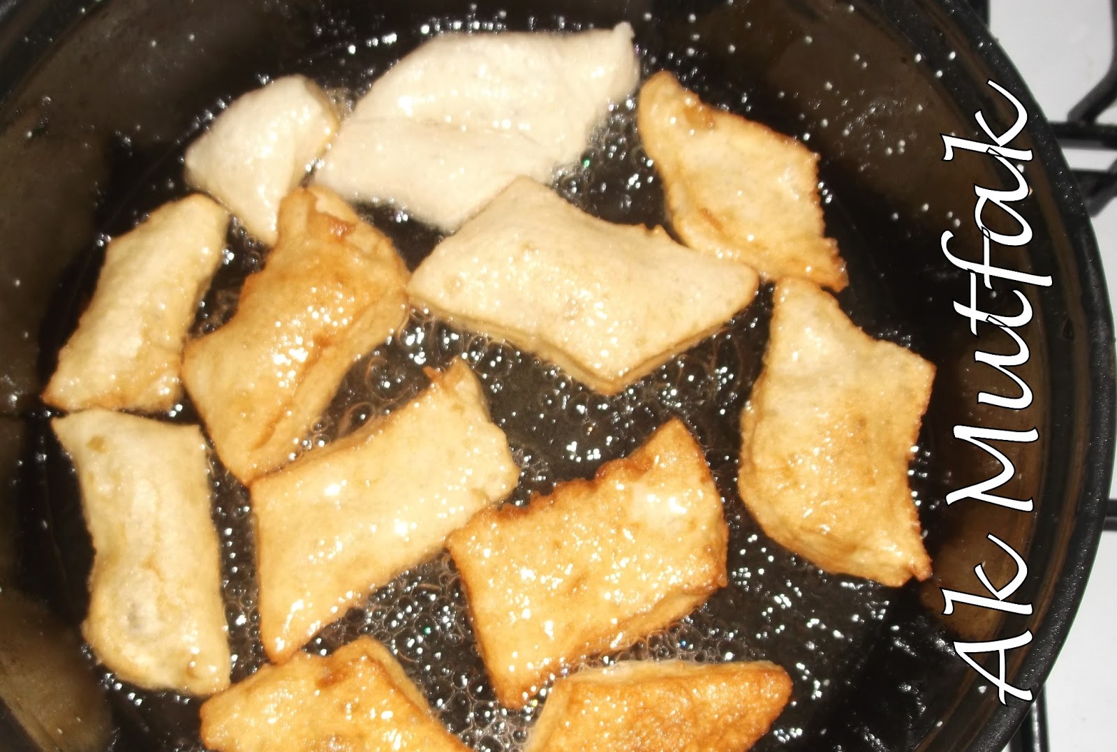 Ülkemizden ve Uzak Doğudan Nefis Yemek Tarifleri: Mayalı Hamur Kızartması