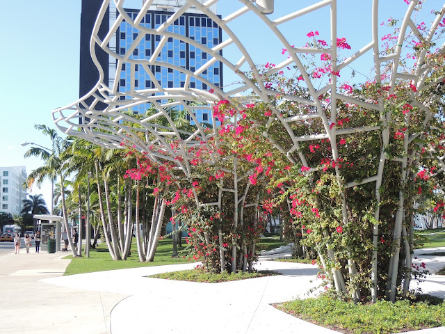 Washington Avenue - Miami Beach