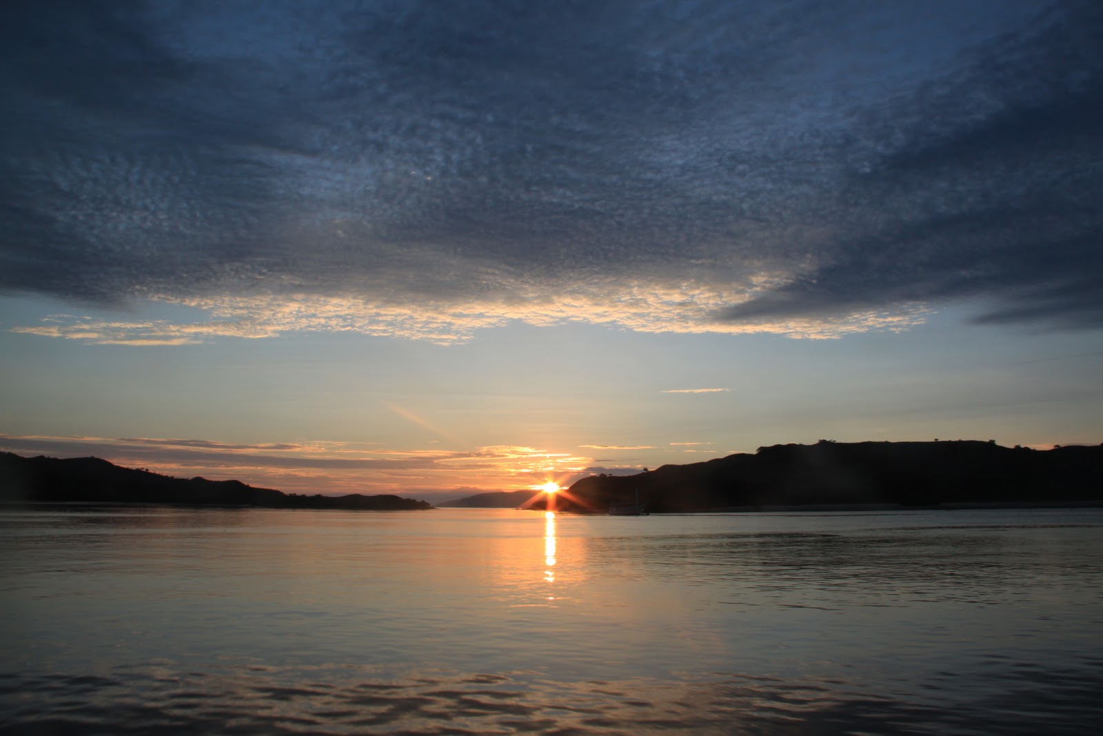  adie DOES  Mengejar Matahari Terbit