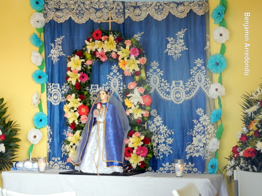 Decoracion De Altar De Virgen De Urkupi?a ~ Hospital La devoci?n a la Virgen Mar?a en Salamanca, Guanajuato Decoracion De Altar De Virgen De Urkupi?a ~ Hospital La devoci?n a la Virgen Mar?a en Salamanca, Guanajuato