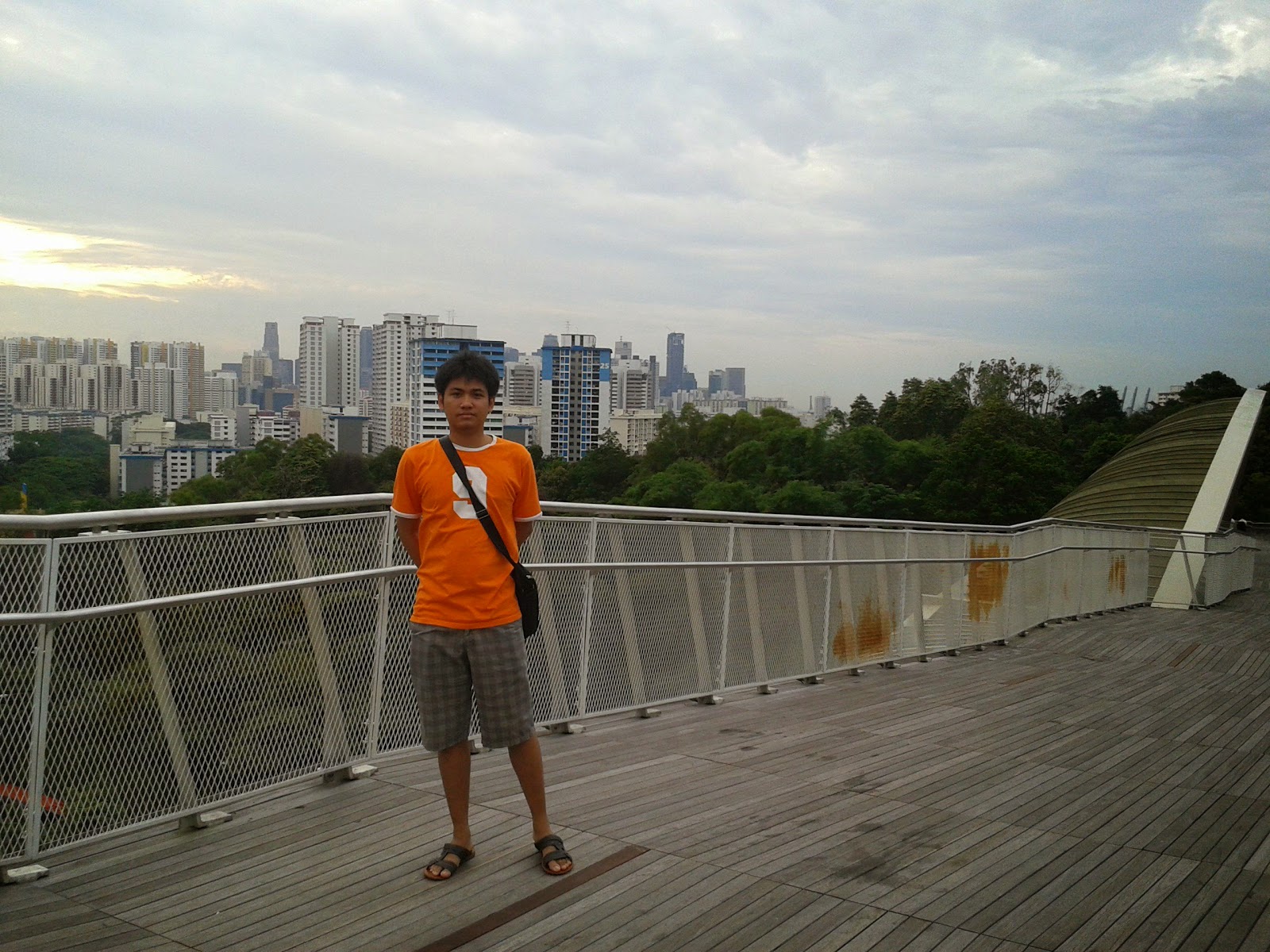Belah Melon Panorama dari Henderson Waves sisi utara: SG skyline