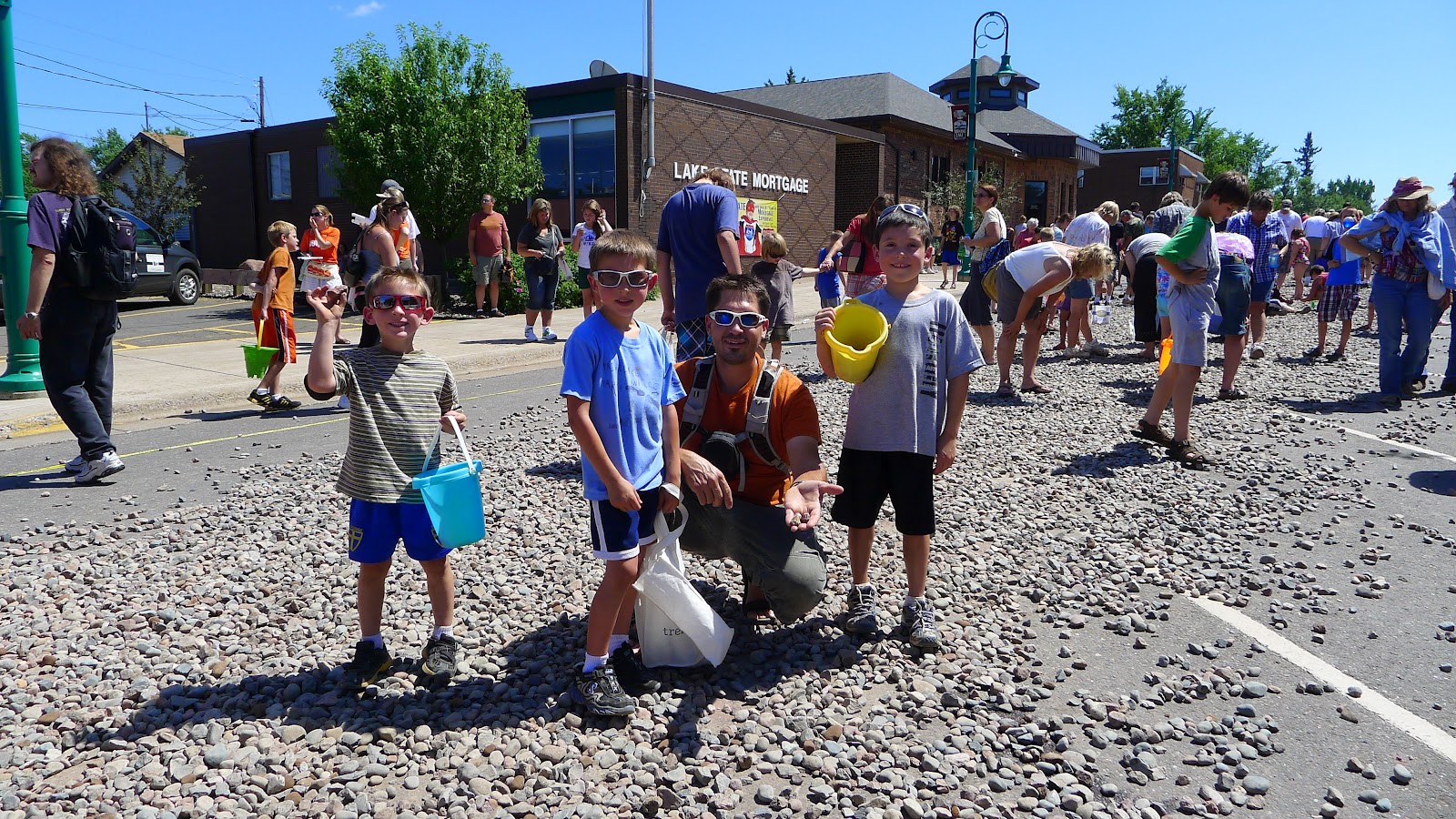 " FULL ON " Moose Lake, Agate Days
