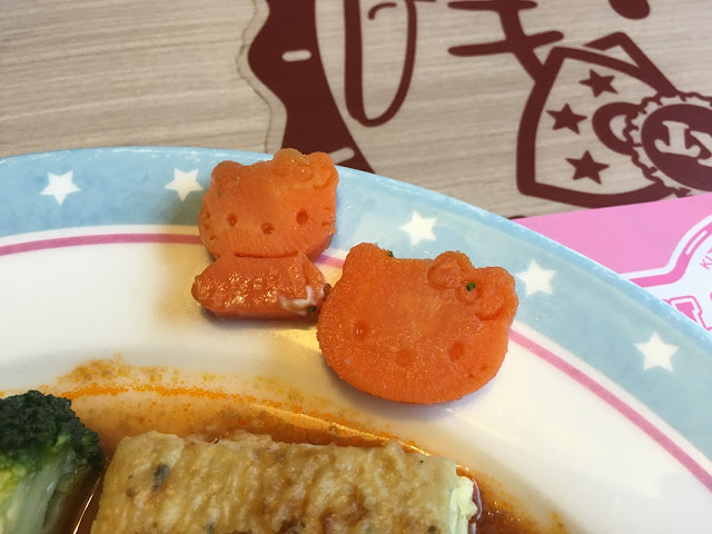hello kitty sweets cafe taipei taiwan selfie themed cafes pink cute travel must see visit