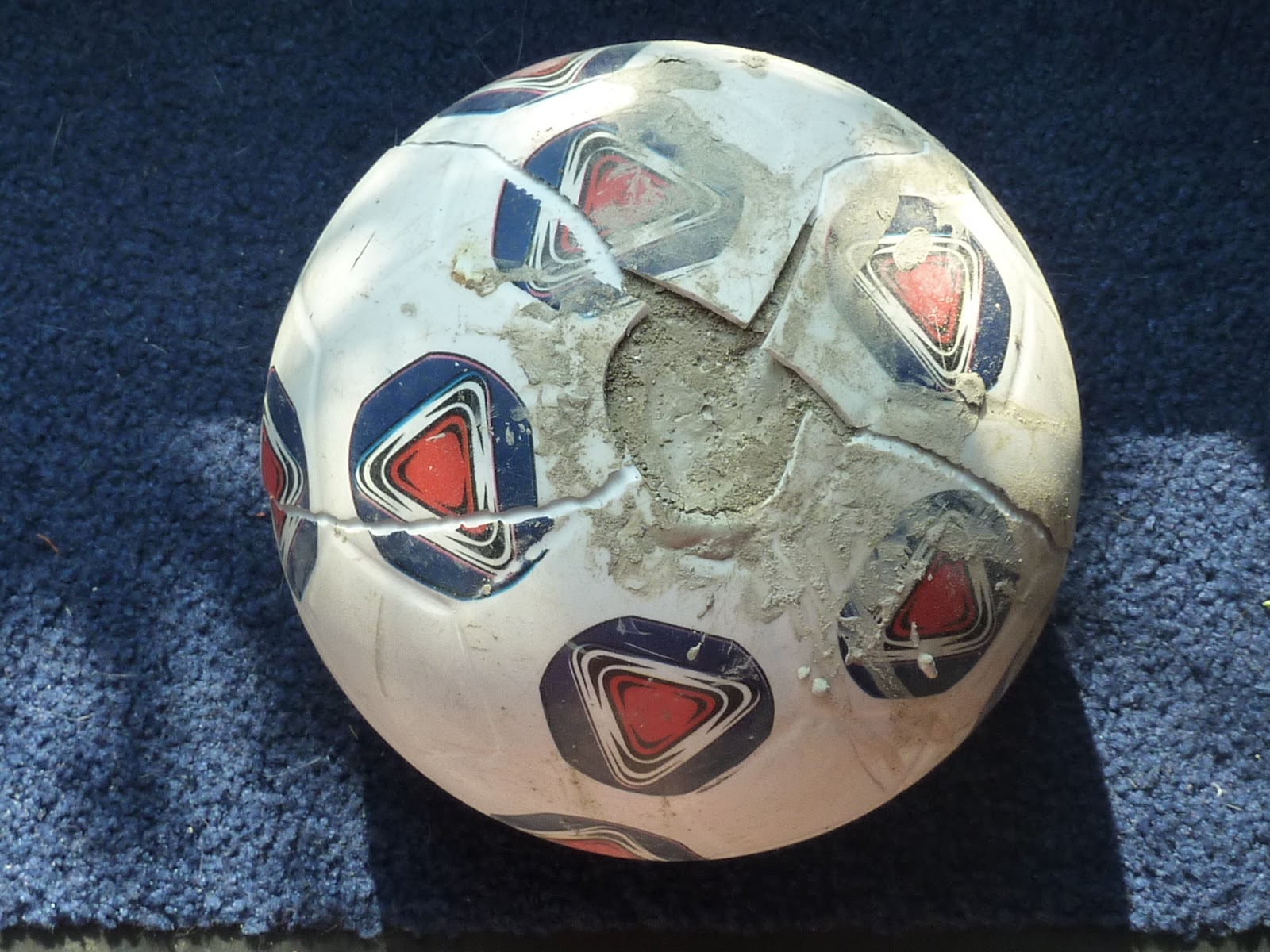 Made By Vicky Alter Fussball Neue Kugel