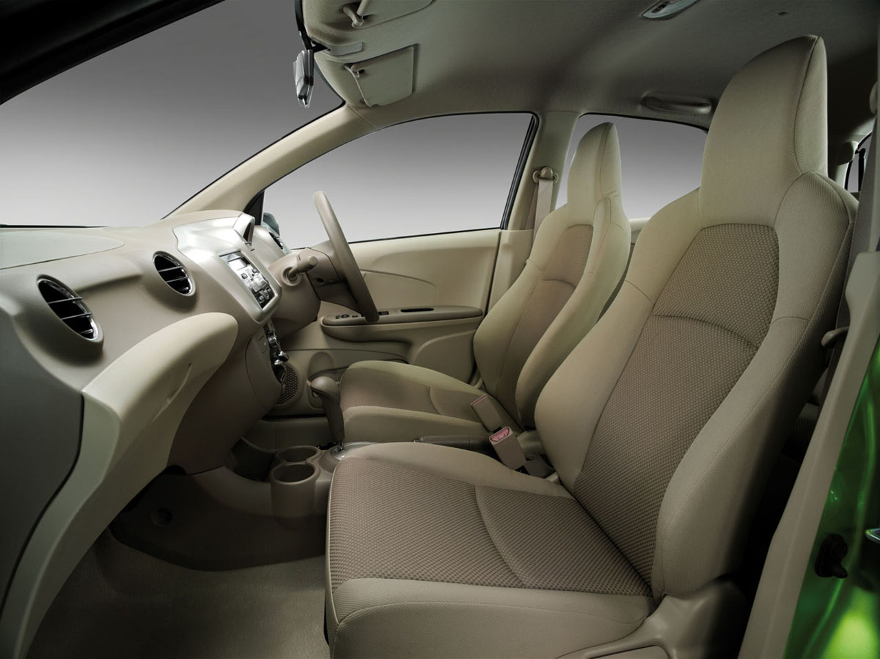 http://4.bp.blogspot.com/-qMXd4TwPyzw/TcA0Kz2WI5I/AAAAAAAACtQ/56MQOR-v6VI/s1600/2011-Honda-Brio-06.jpg