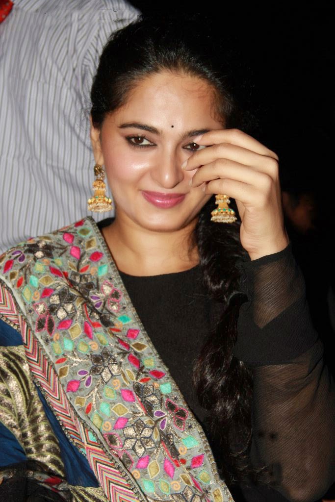 Anushka Shetty Lovely pics