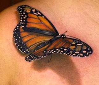 Tatuagem de borboleta no ombro 3d