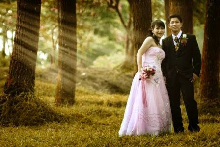 Foto Pre Wedding dengan Konsep Indoor dan Outdoor Foto Pre Wedding dengan Konsep Indoor dan Outdoor