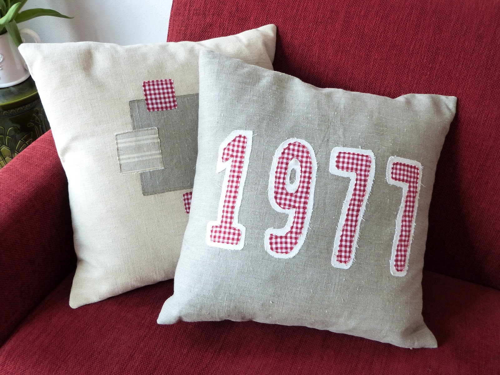 Het brocante schelpenhuisje: het resultaat: vier kussens op een ...