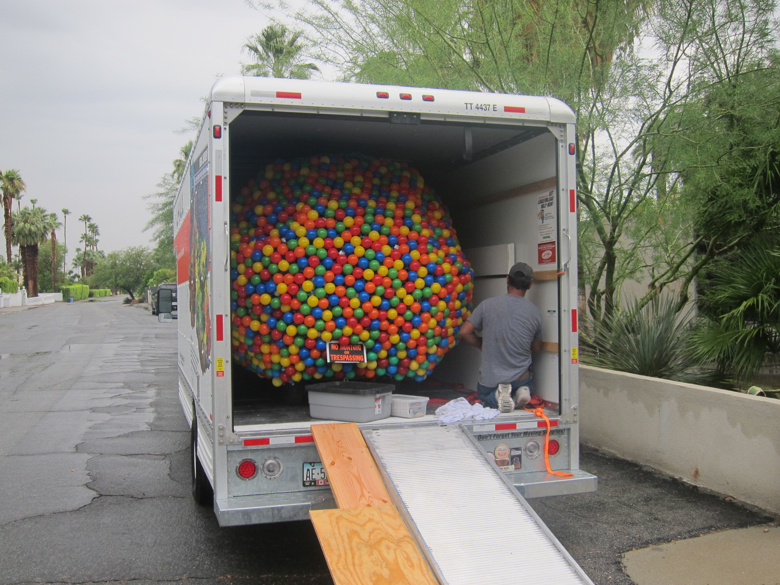 Serenity Giant Game Camp Bubble Gum Car