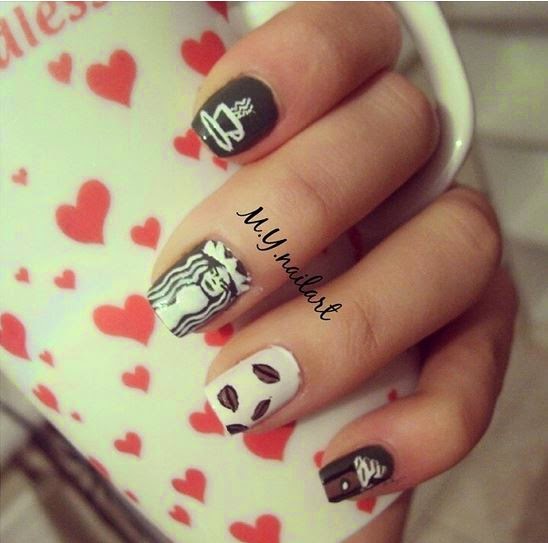 Unhas decoradas com motivos de café e chocolate quente / foto: Huffington Post Unhas decoradas com motivos de café e chocolate quente / foto: Huffington Post