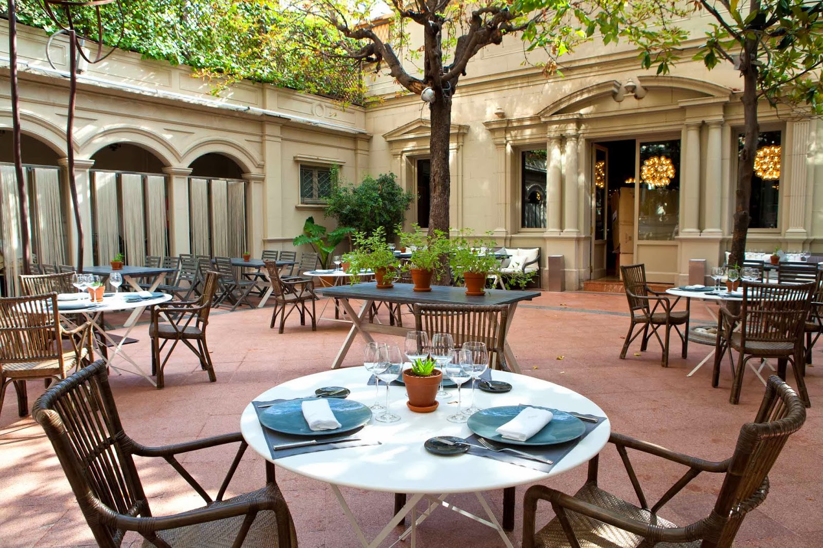 BARCELONACTUALITAT INAUGURACIÓN DEL PATIO INTERIOR DEL RESTAURANTE "EL