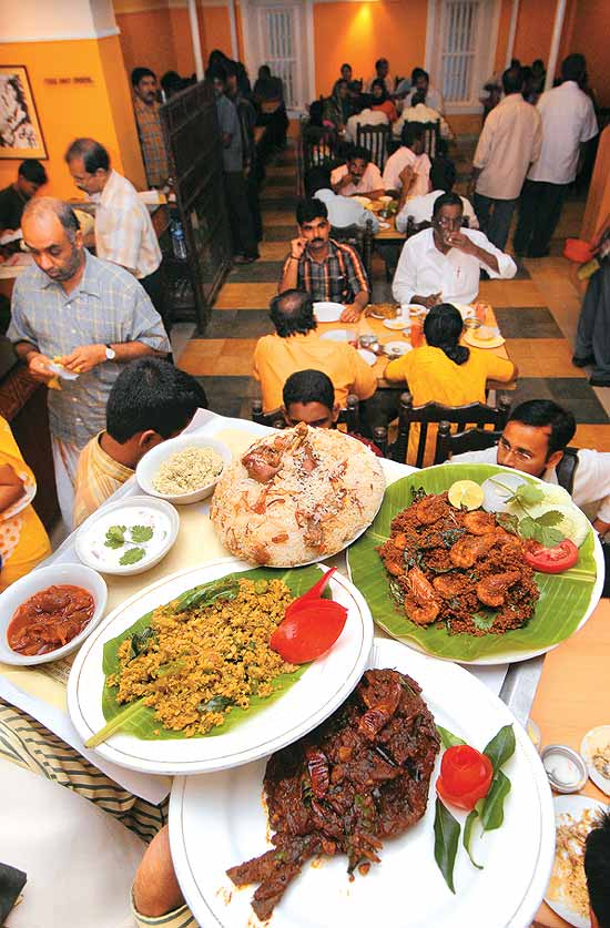 Suvai Thedi Calicut Paragon Restaurant