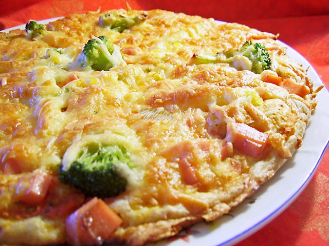 Pizza cu brocolli si sunca