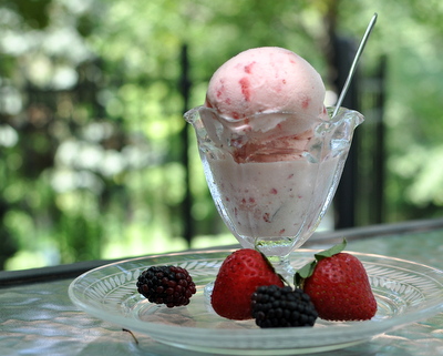 Rustic Strawberry Ice Cream, a no-cook master recipe for all different fruits @ KitchenParade.com, rich, creamy, totally fruity with a little tang from Greek yogurt. Recipe, tips, nutrition & Weight Watchers points.