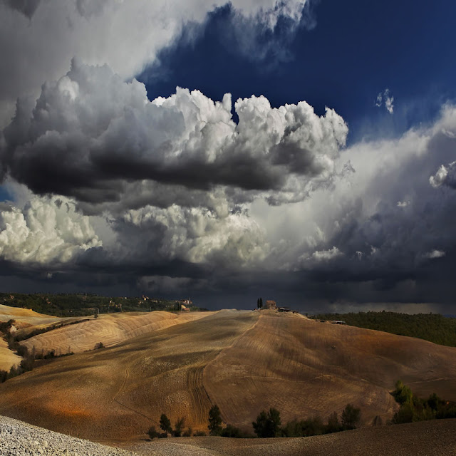 ألوان المساء - صور في غاية الروعة The+atmosphere+of+an+impetuous+pleasant+day+in+Tuscany+..-4