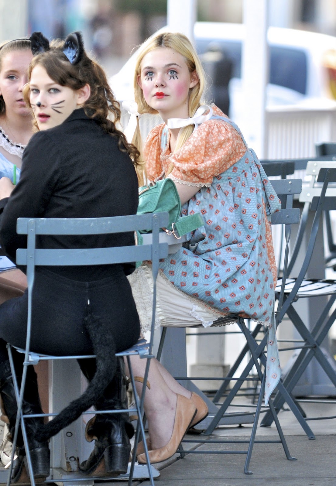 http://4.bp.blogspot.com/-qUGjr6OGGdE/TsQLcBN5hqI/AAAAAAAAAgQ/n52IPHBpXDk/s1600/candids_elleisadollinhalloween008.jpg