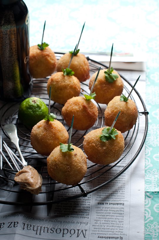 Avocado cream rice balls with chili & peanut butter dip Avocado cream rice balls with chili & peanut butter dip
