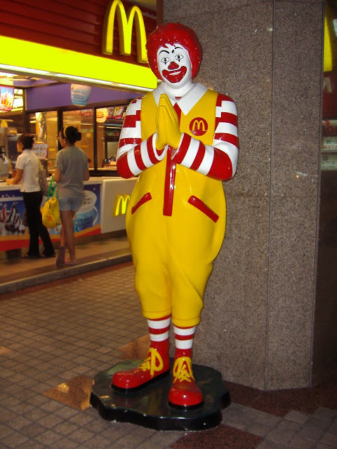 Ronald McDonalds in Thai Greetings, SA-WAT- DEE-KRAP (Hello) with both hands together and slightly bow your head in Thailand culture Ronald McDonalds in Thai Greetings, SA-WAT- DEE-KRAP (Hello) with both hands together and slightly bow your head in Thailand culture
