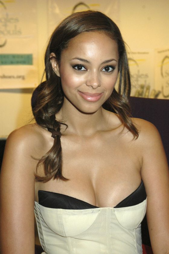 Vvvv voyeur web Amber stevens bikini