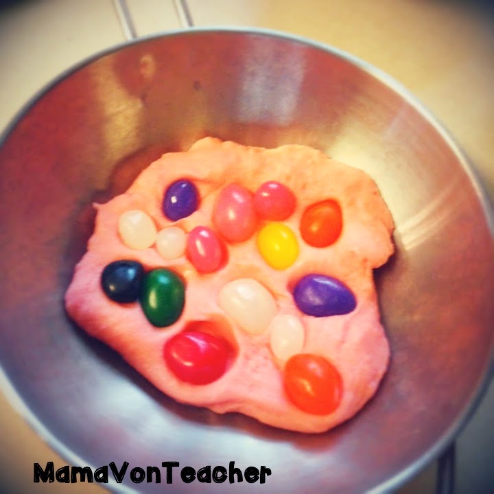MamaVonTeacher Jelly Beans & Playdoh Easter Leftovers