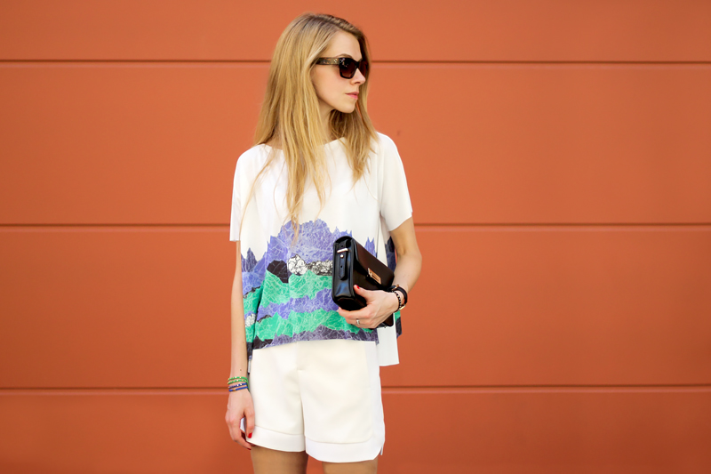 greenand blue green and blue, shorts and blouse summer look, cobalt blue sandals