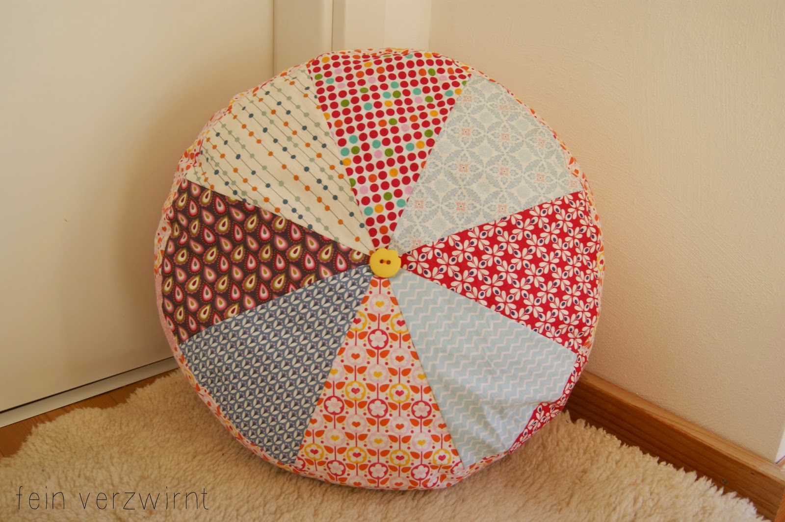 fein verzwirnt: Bodenkissen