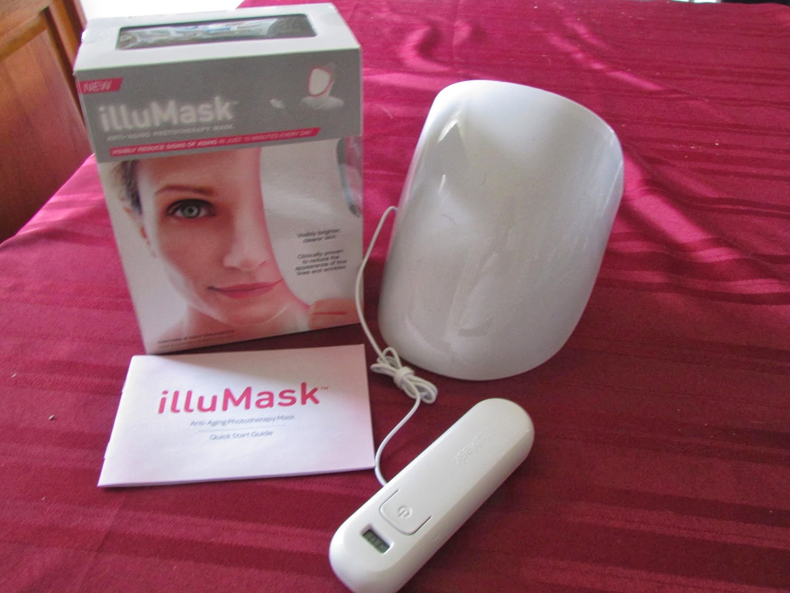 Heck Of A Bunch illuMask™ AntiAging Phototherapy Mask Review