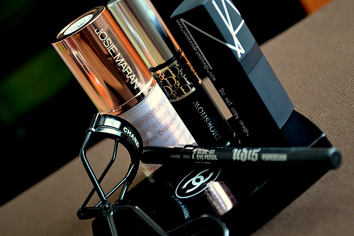 Makeup Essentials Travel - Chanel Eyelash Curler Matte Lumiere Powder Foundation Josie Maran Argan Blush Diorshow Mascara Makeup Essentials Travel - Chanel Eyelash Curler Matte Lumiere Powder Foundation Josie Maran Argan Blush Diorshow Mascara