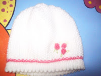 cappellino-di-lana-ricamato-a-punto-vapore