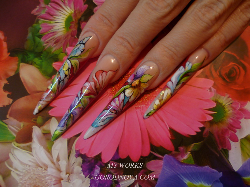 Painting nail art. fast salon nail art variants (3 days)..