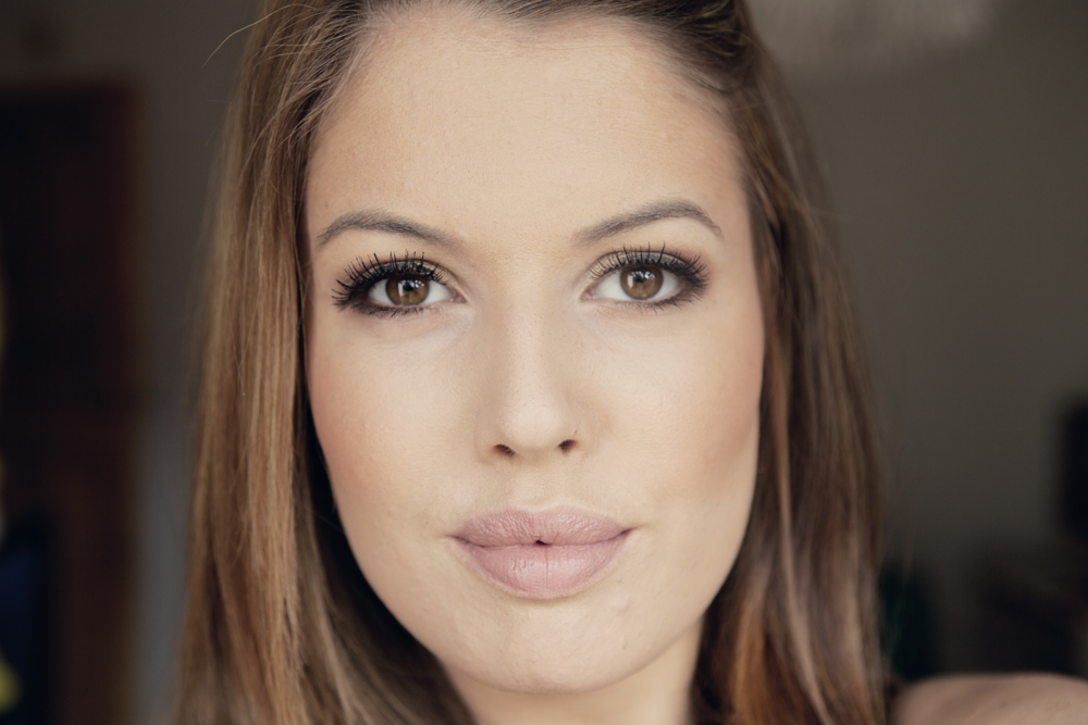 how to get false eyelashes off