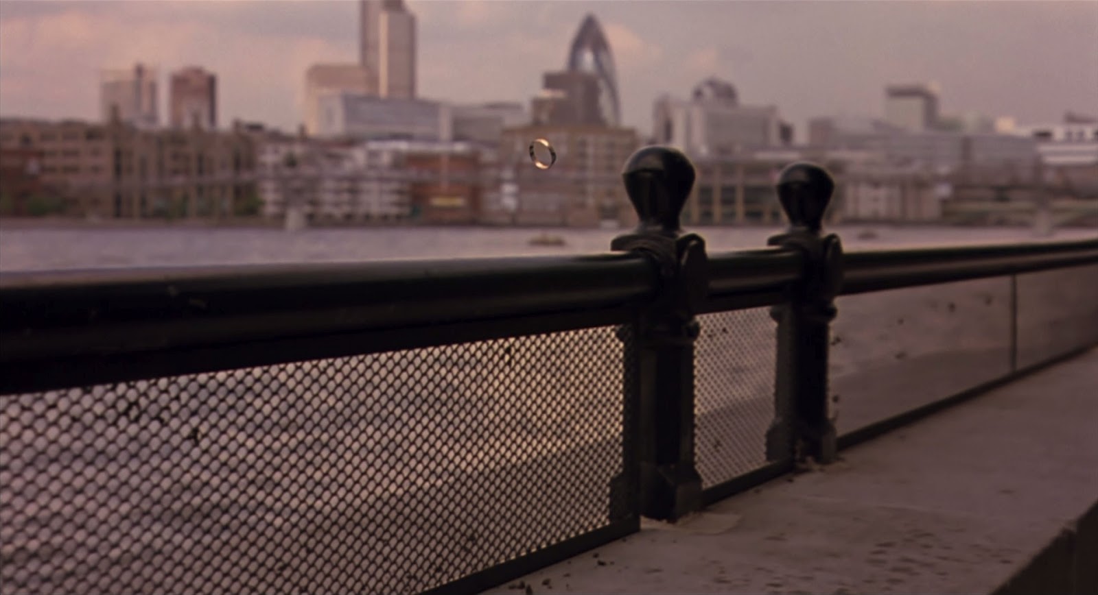 http://4.bp.blogspot.com/-qbBtFIy3Lq4/T_hMLVZL9kI/AAAAAAAAAkE/BIFWXG-29eI/s1600/large_match_point_blu-ray8.jpg