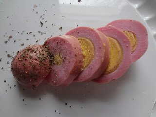 Recipe ~Pickled Pink Valentine Eggs http://www.niftynnifer.com/2013/02/pickled-pink-valentine-eggs.html #Recipe #Eggs