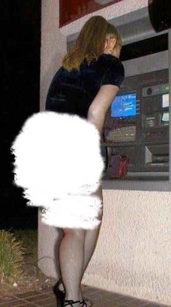 Gadis+Kencing OMG : Apabila Gadis Tahan Kencing Di Mesin ATM (2 Gambar) | Aku Stress ...