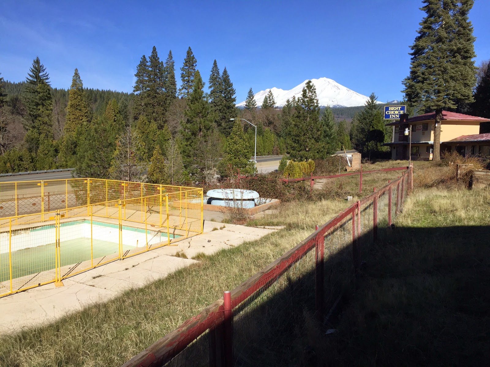 Abandoned Roadside Best Choice Inn, Dunsmuir, CA
