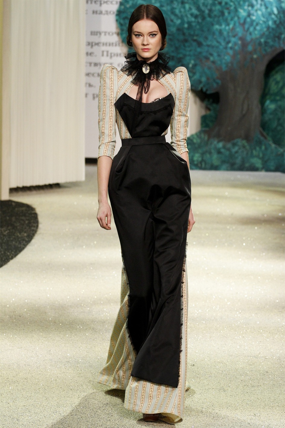 Fashion Show: Ulyana Sergeenko Haute Couture S/S 2013