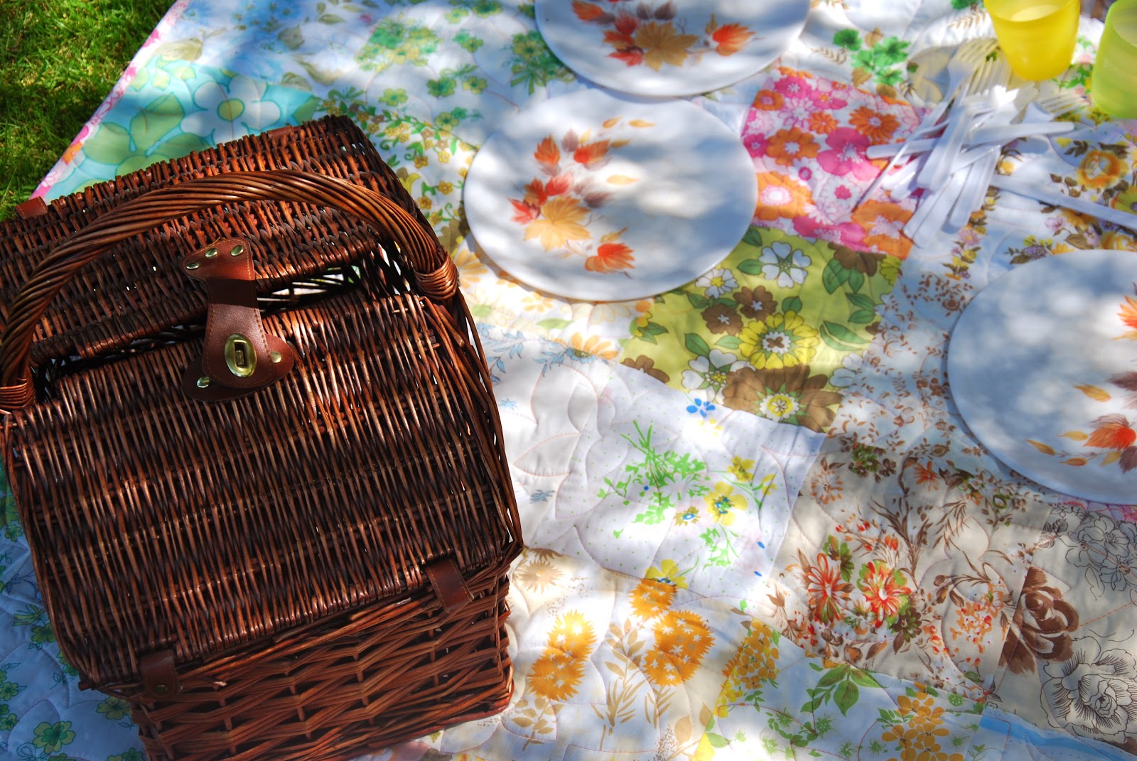 DEB ROBERTSON WRITES.... A Christmas Picnic Basket