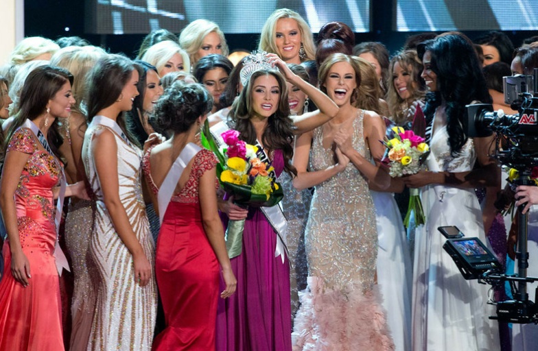 La Alfombra Rosa Miss USA 2012