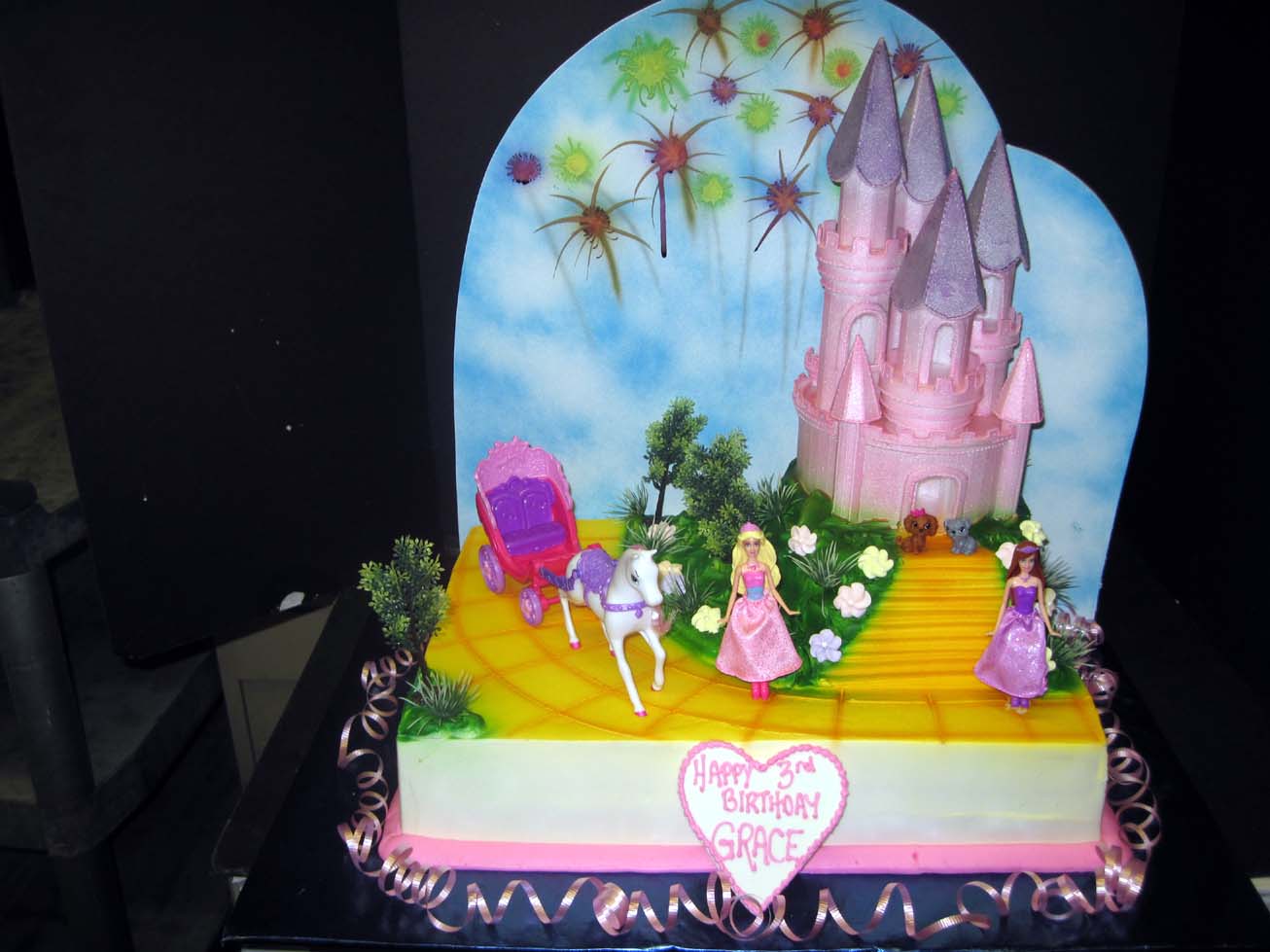 Hansen's Cakes It's always fun here at Hansen's Cakes!