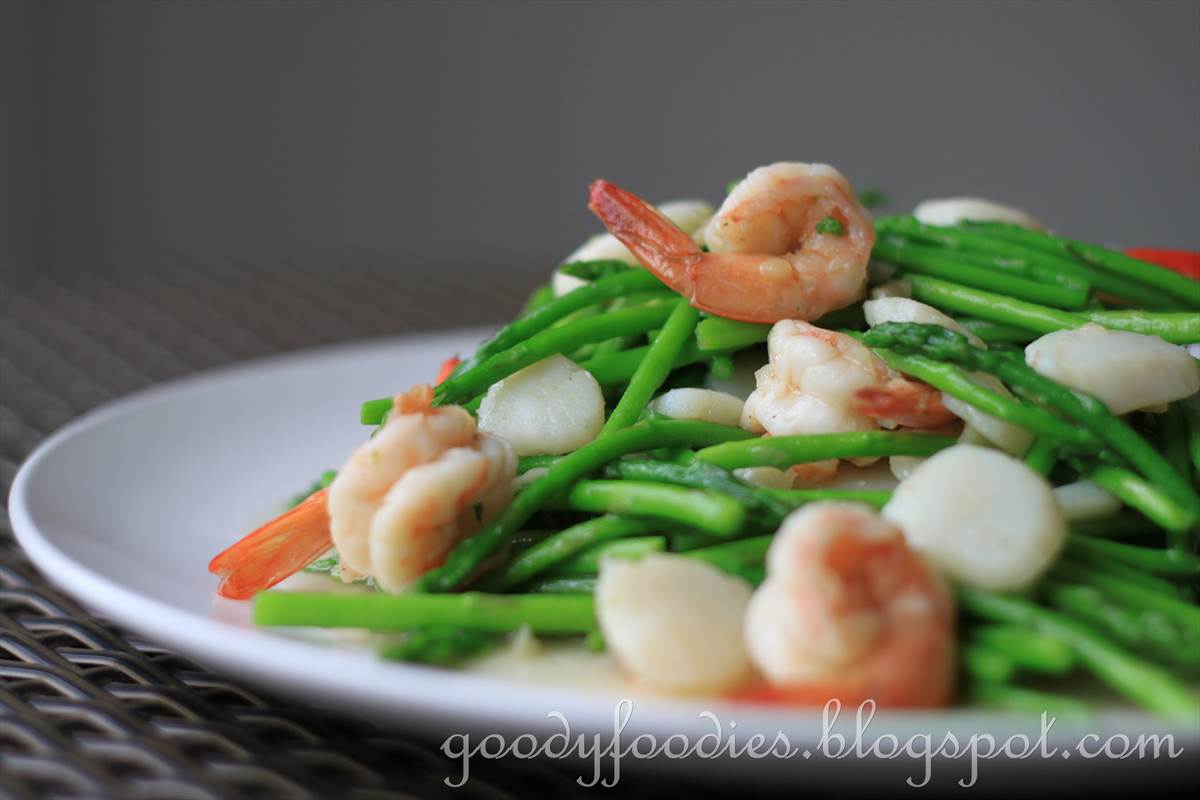 GoodyFoodies Recipe Chinese stir fried baby asparagus with scallops