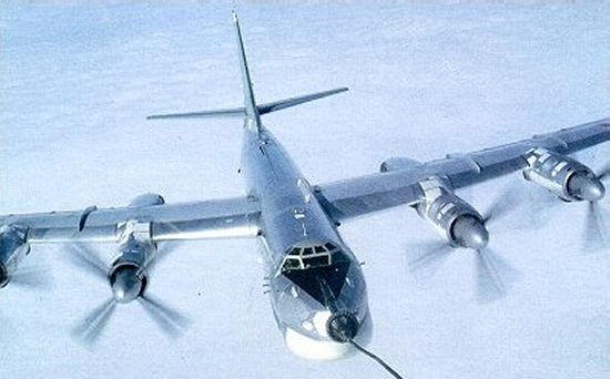 السلاح الجوي الروسي " حصري " ولأول مرة بالتفصيل الممل Russia+TU-95+bear+by+asian+defence+%252813%2529