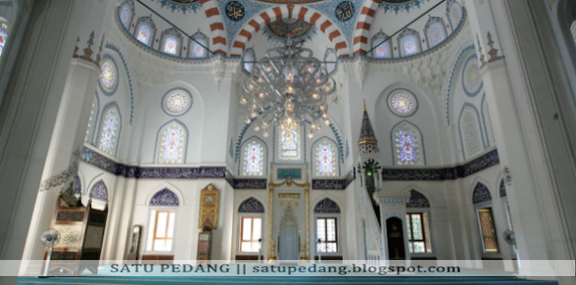 Sejarah Bangunan Masjid Tokyo Camii http://satupedang.blogspot.com/