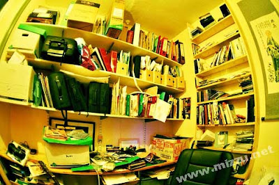 Terlalu Banyak Furniture Terlalu Banyak Furniture