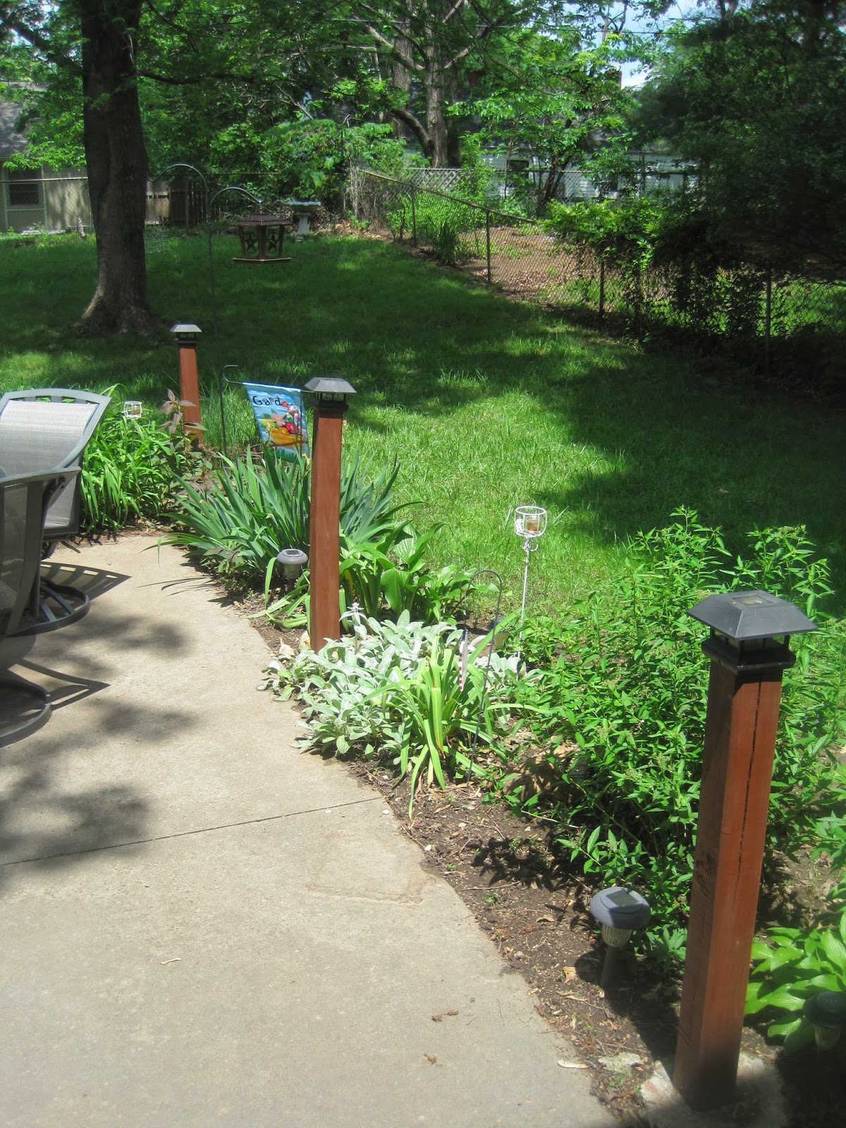 Decorated Chaos Staining Wood Posts the EASY Way!