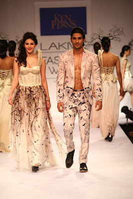 Prateik & Amyra walk for Ken Ferns at Lakme Fashion Week-2013
