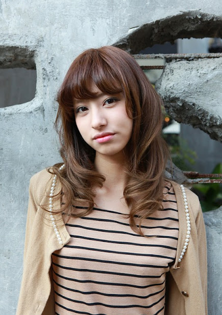 beautiful long wavy hairstyle