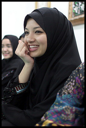 Biodata dan Profil Lengkap Neelofa | Gambar Terhangat Neelofa