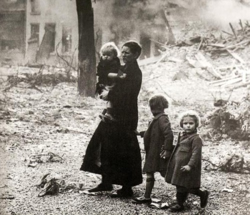 Il Costume E La Moda Mussolini Il Fascismo E La Moda