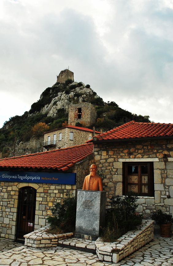 Άποψη από την πλατεία της Καρύταινας